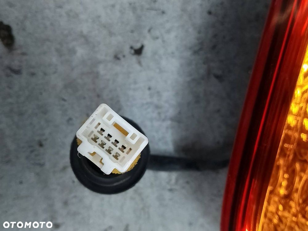 LAMPA TYLNA PRAWA MITSUBISHI ASX I P9372 - 5