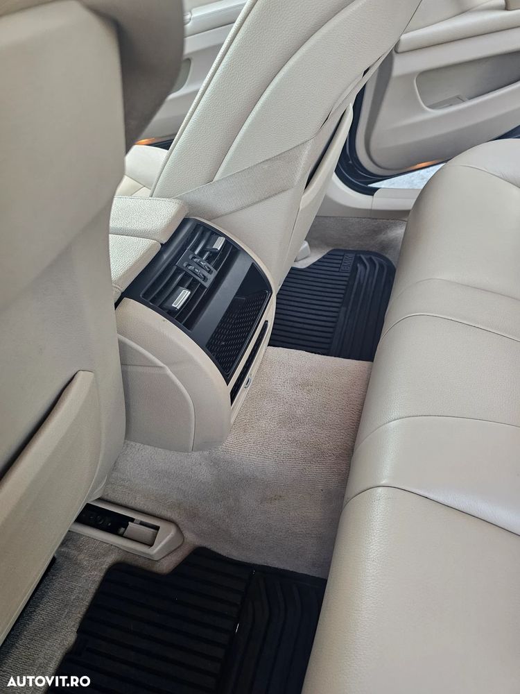 BMW Seria 5 525d xDrive - 12