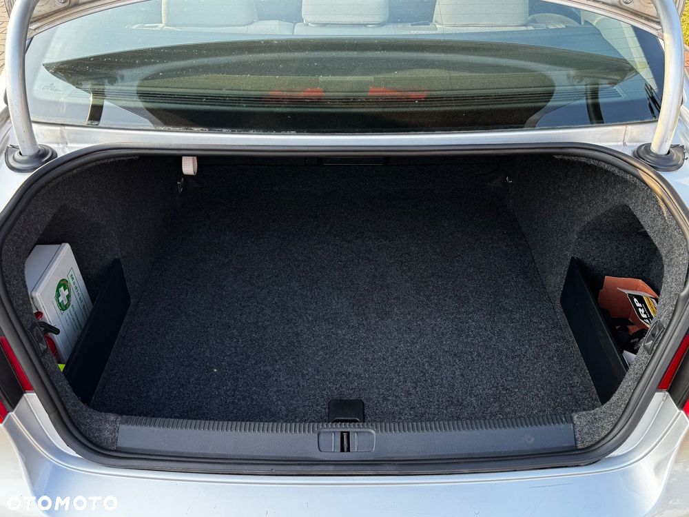 Volkswagen Passat 1.6 FSI Highline - 19