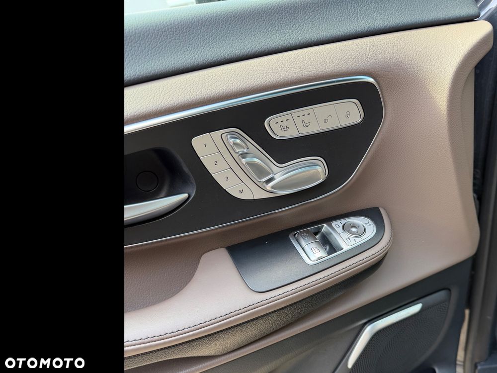 Mercedes-Benz Klasa V - 12