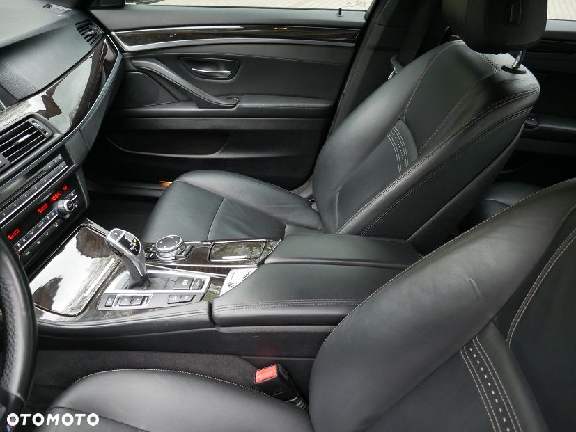 BMW Seria 5 528i xDrive Sport-Aut Luxury Line - 33