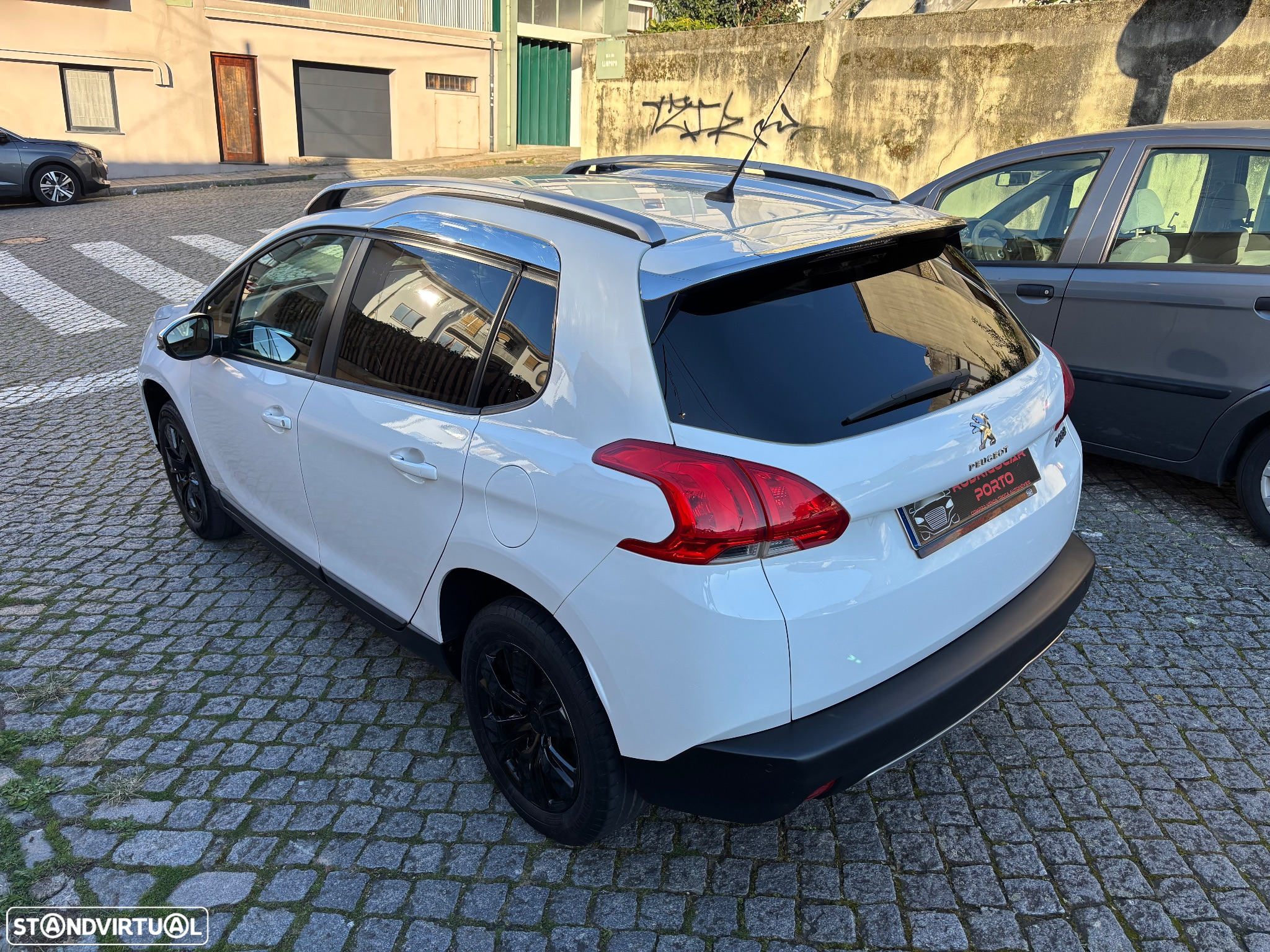 Peugeot 2008 1.2 PureTech Style - 4