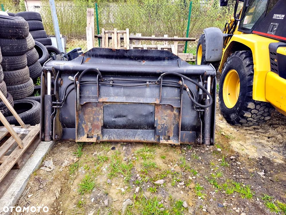 Caterpillar 908 - 14