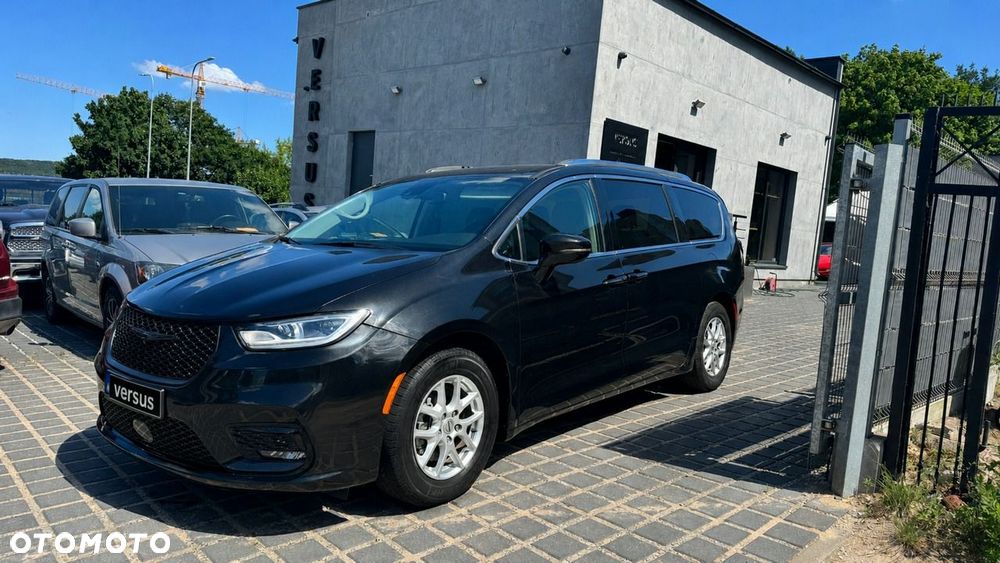 Chrysler Pacifica - 1