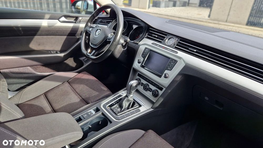 Volkswagen Passat - 12