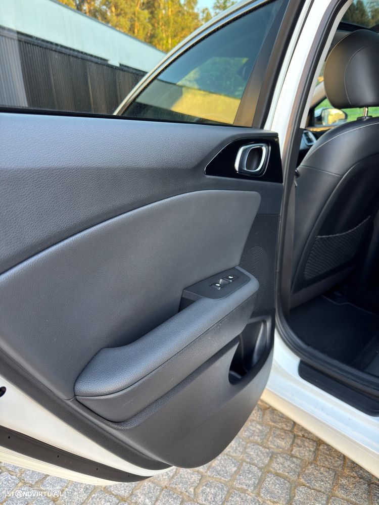 Kia Ceed 1.4 T-GDI TX+SRF 7DCT - 40