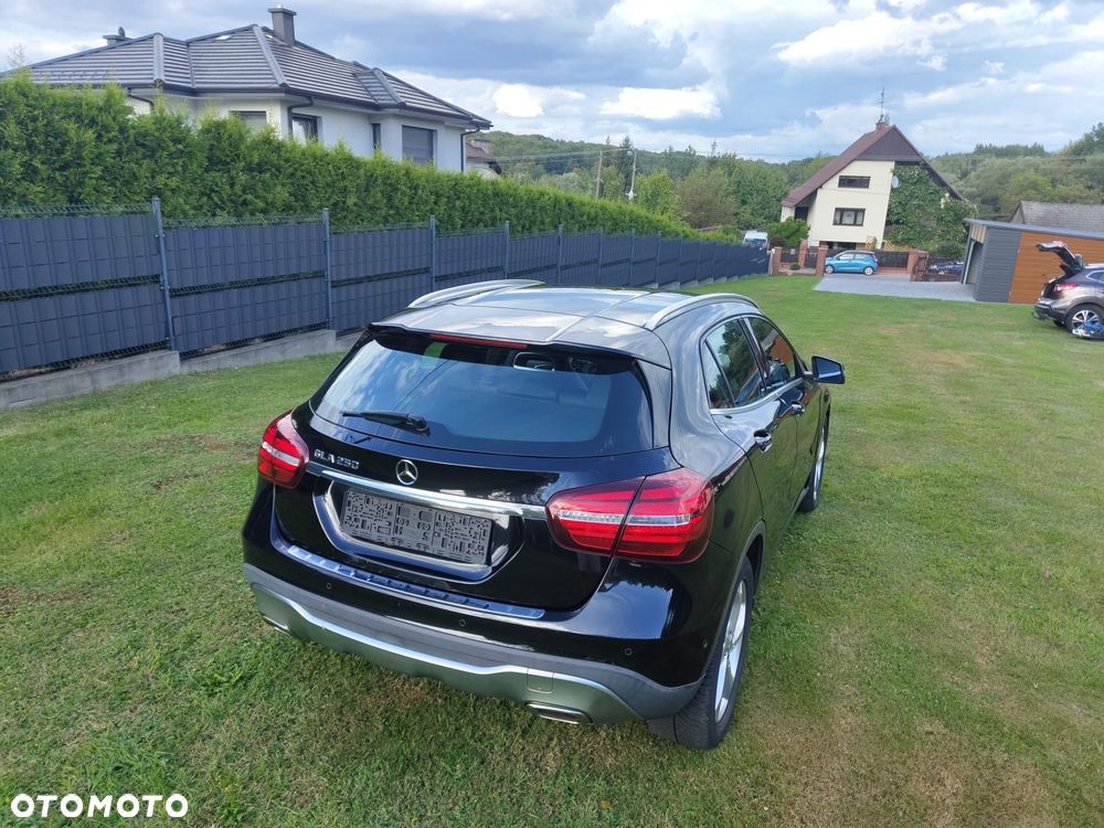 Mercedes-Benz GLA 250 7G-DCT Peak Edition - 5