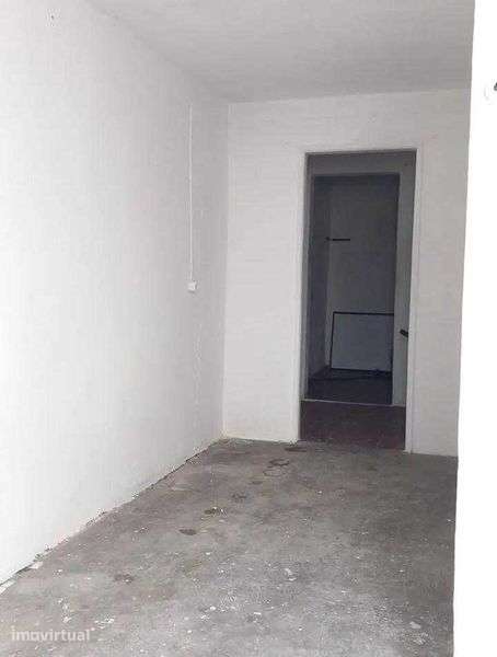 Moradia geminada a venda na rua da Amoreira, ladoeiro, castelo branco - Grande imagem: 3/11