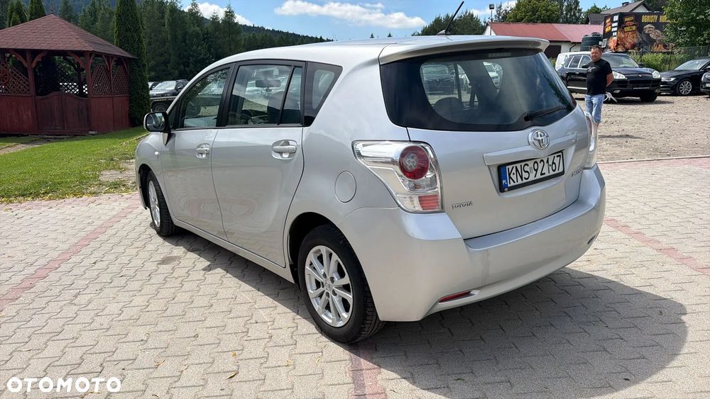 Toyota Verso 2.0 D-4D - 4