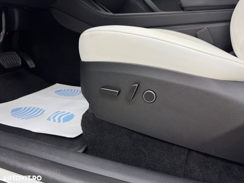 Tesla Model Y Long Range Dual Motor AWD - 19