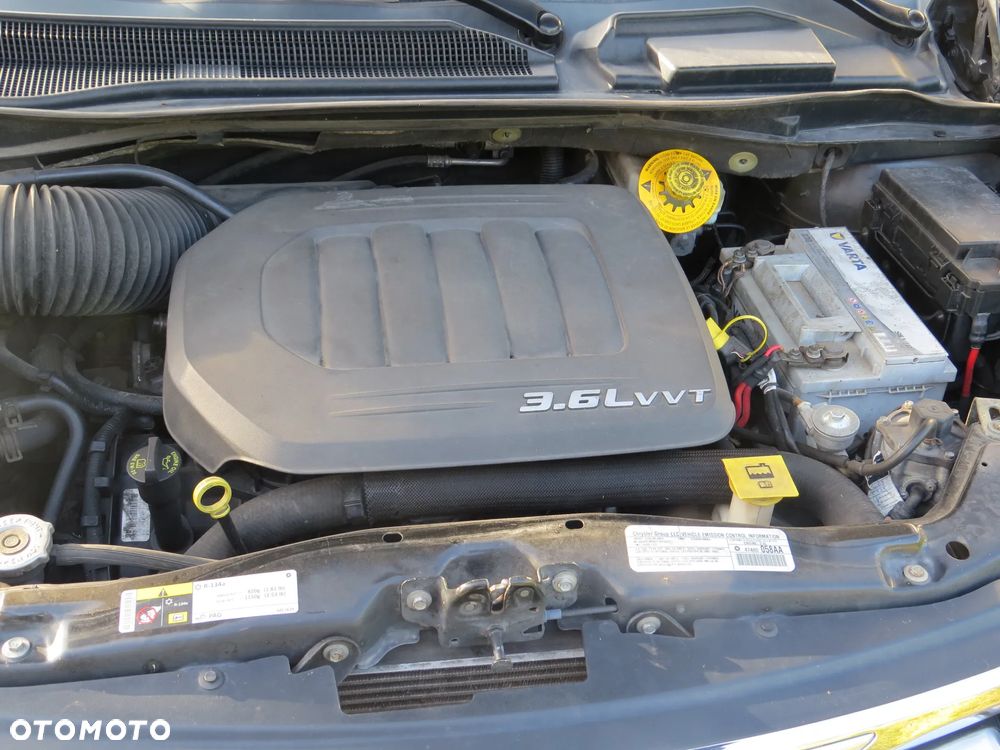 Chrysler Town & Country 3.6 Limited - 14