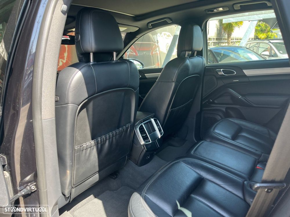 Porsche Cayenne Standard - 49