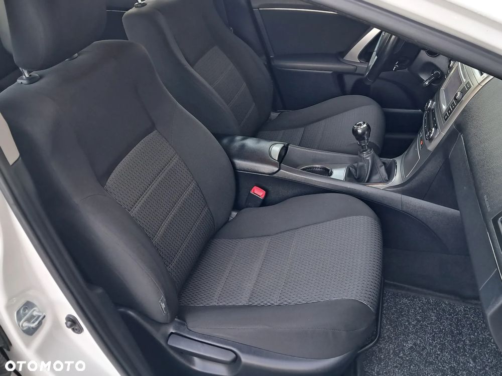 Toyota Avensis Combi 1.8 Life - 19