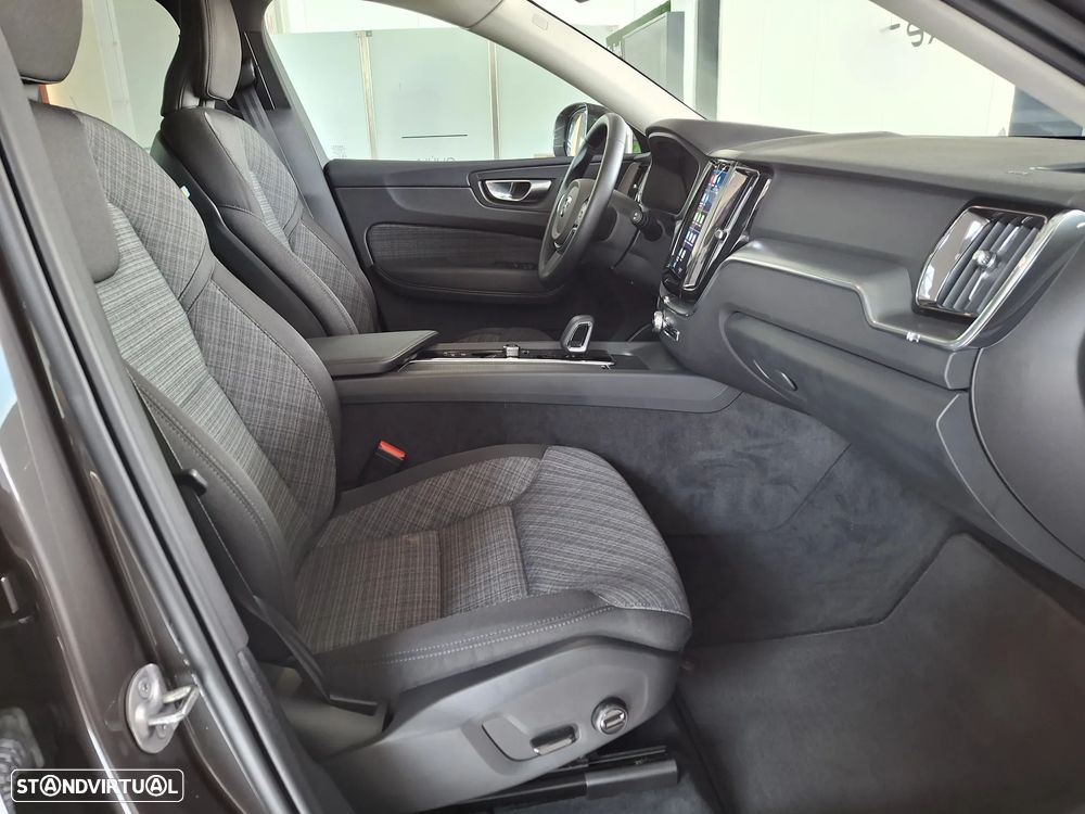 Volvo XC 60 2.0 T6 PHEV Core AWD - 30