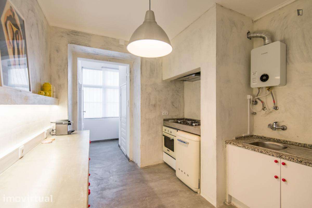 Quarto - localizado em Penha Lisbon - Grande imagem: 5/7