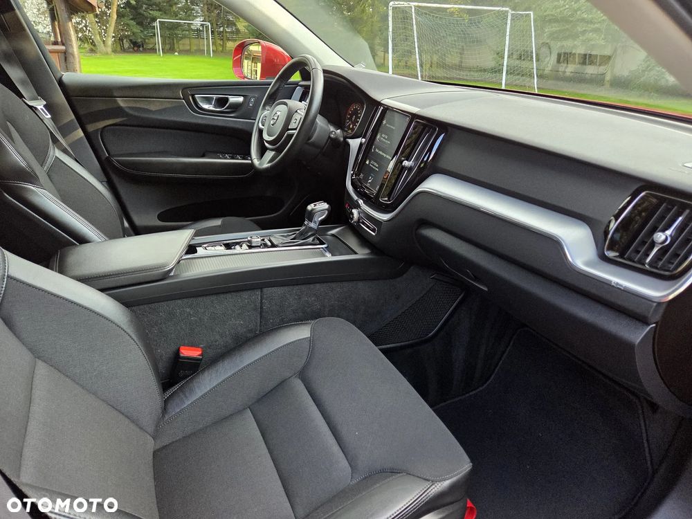 Volvo XC 60 D4 Momentum Pro - 21