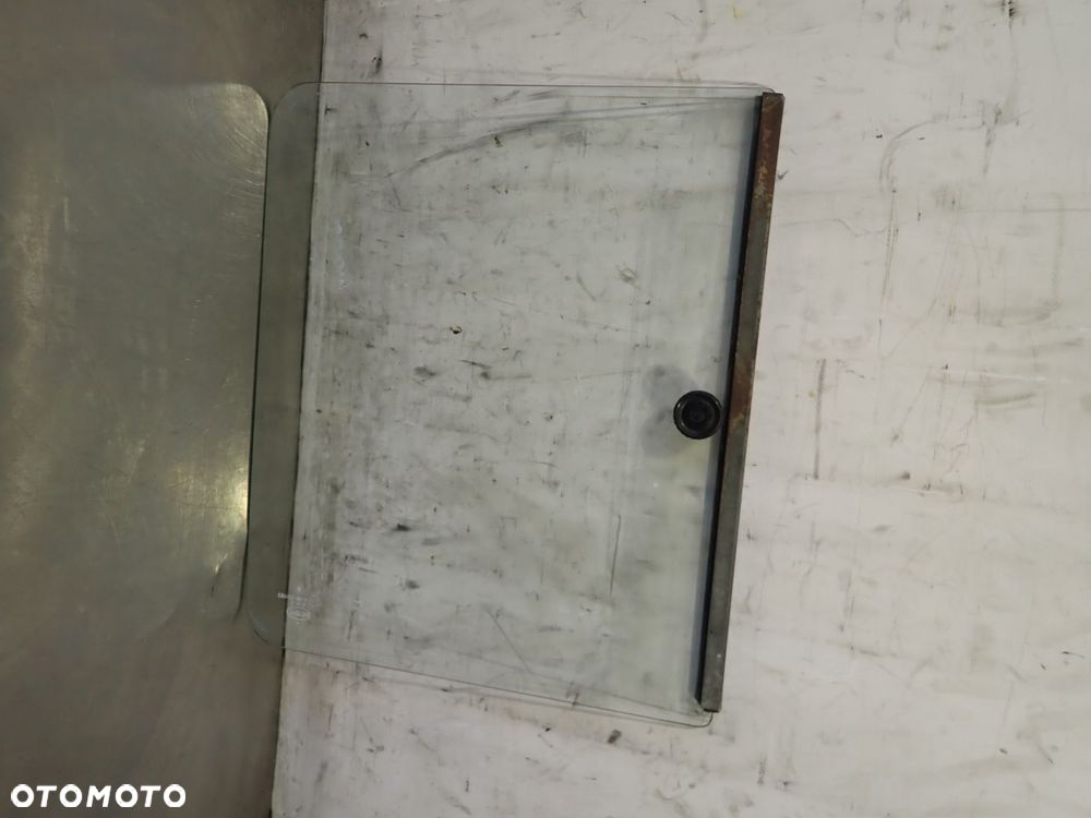 SZYBA BOCZNA PRAWA PRZEDNIA DRZWI FSC-STARACHOWICE ŻUK A-11 - 1