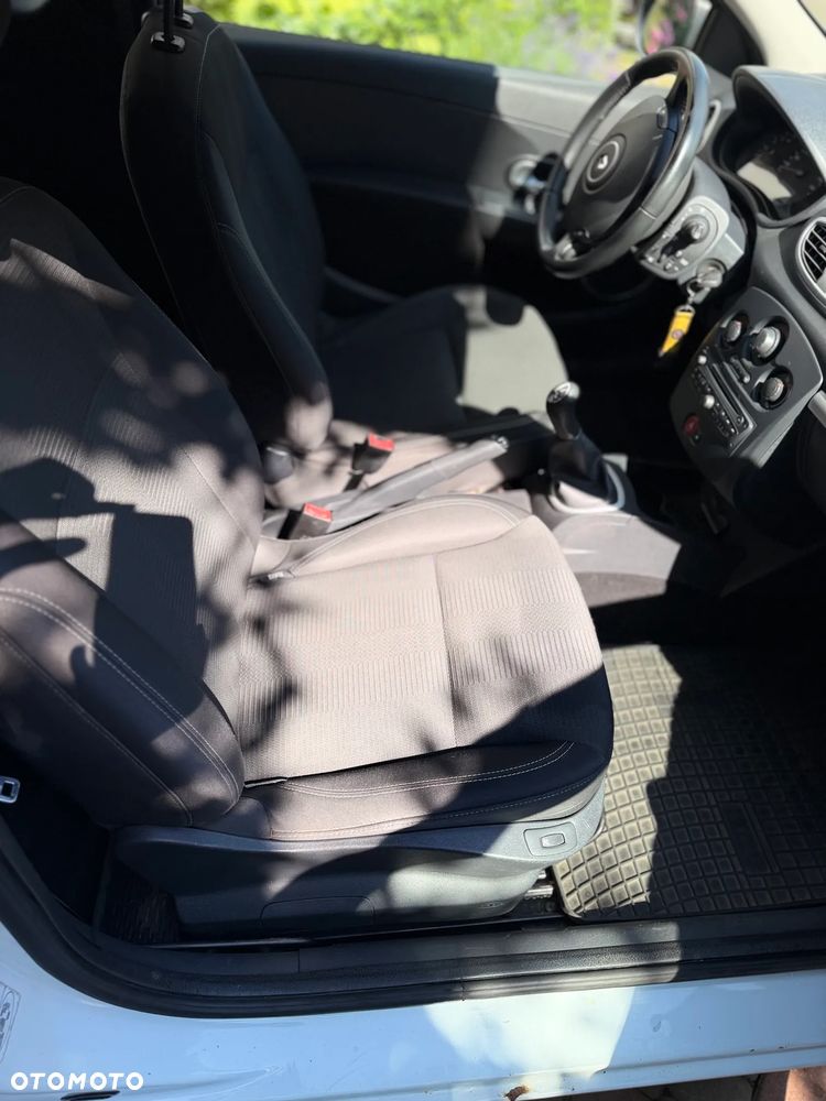 Renault Clio 1.5 dCi 90 FAP Dynamique - 11