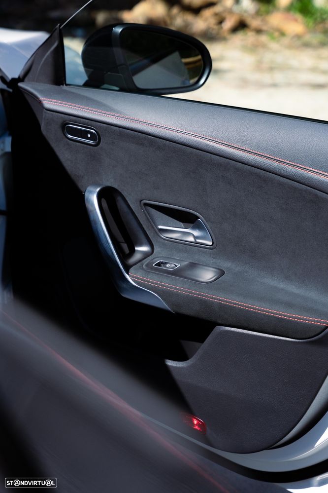 Mercedes-Benz CLA 250 e Shooting Brake AMG Line - 14