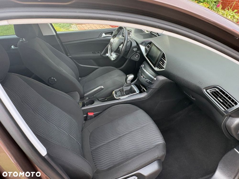 Peugeot 308 1.2 PureTech Allure S&S - 8