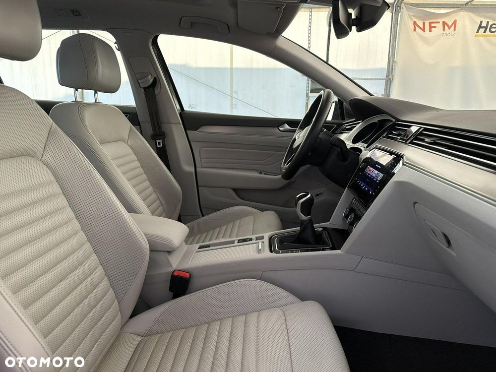 Volkswagen Passat - 24