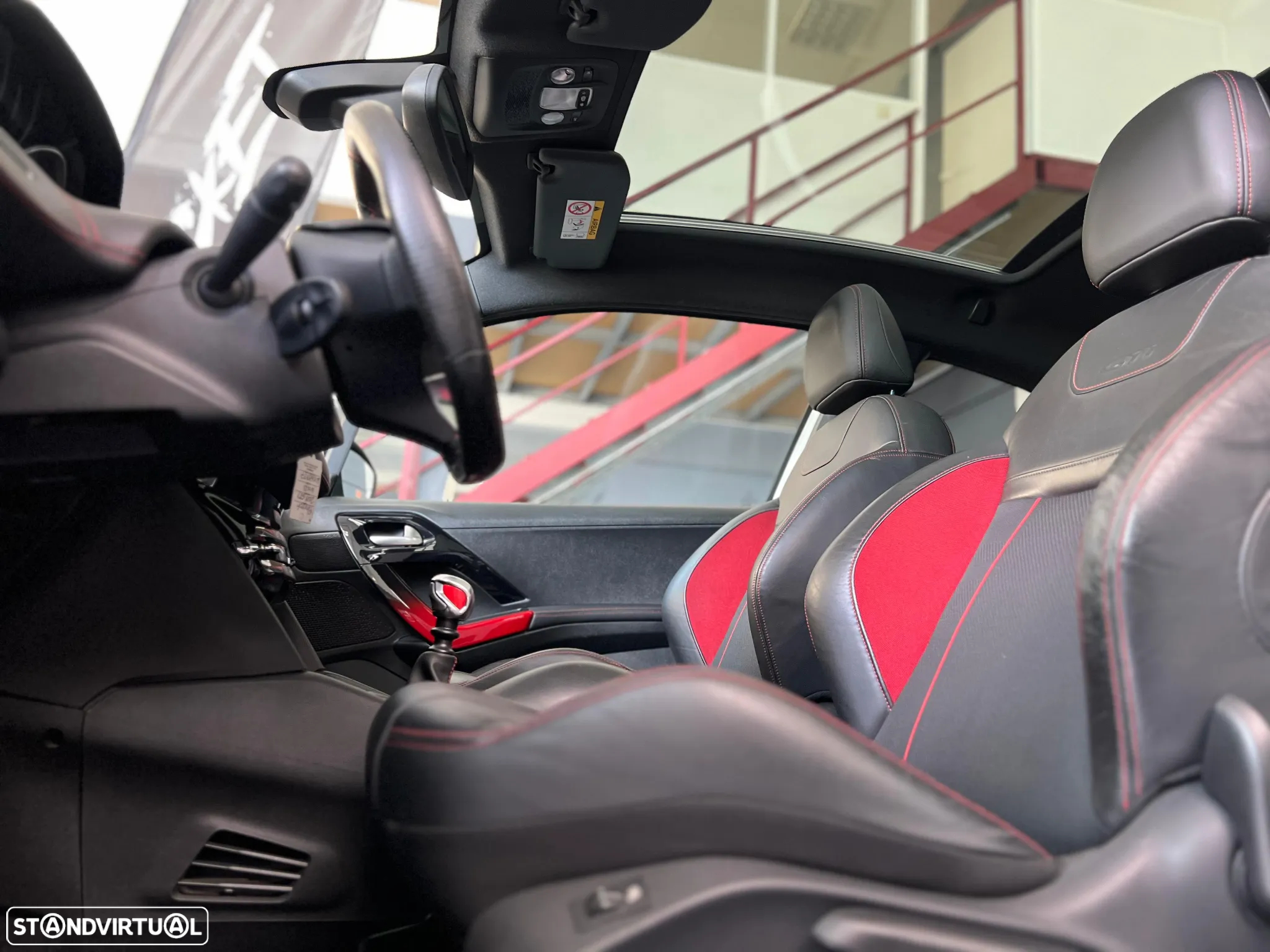 Peugeot 208 GTI 200 THP - 11