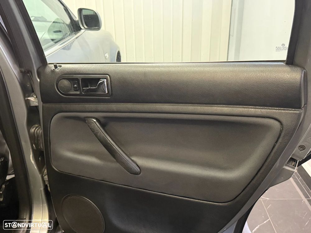 VW Passat 1.9 TDi Trendline 4M - 17