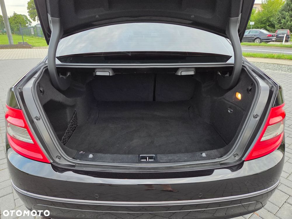 Mercedes-Benz Klasa C 180 Kompressor BlueEFFICIENCY Special Edition - 20