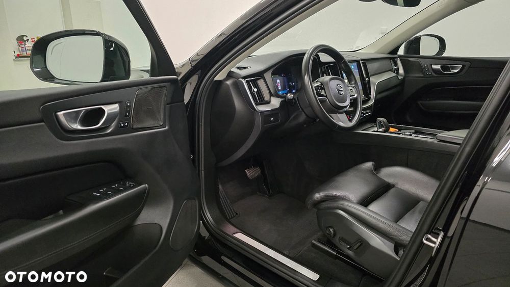 Volvo XC 60 B4 D Plus Dark - 5