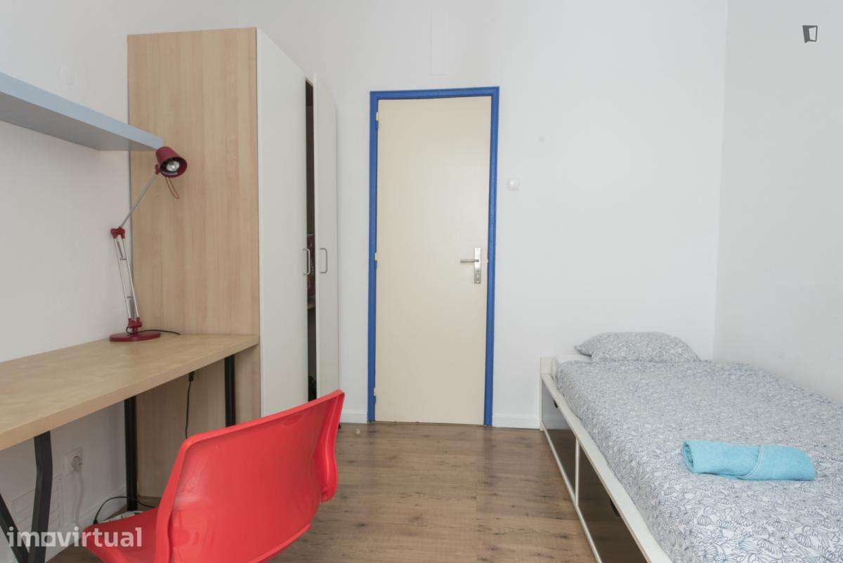 Quarto - localizado em Intendente Lisbon - Grande imagem: 3/21