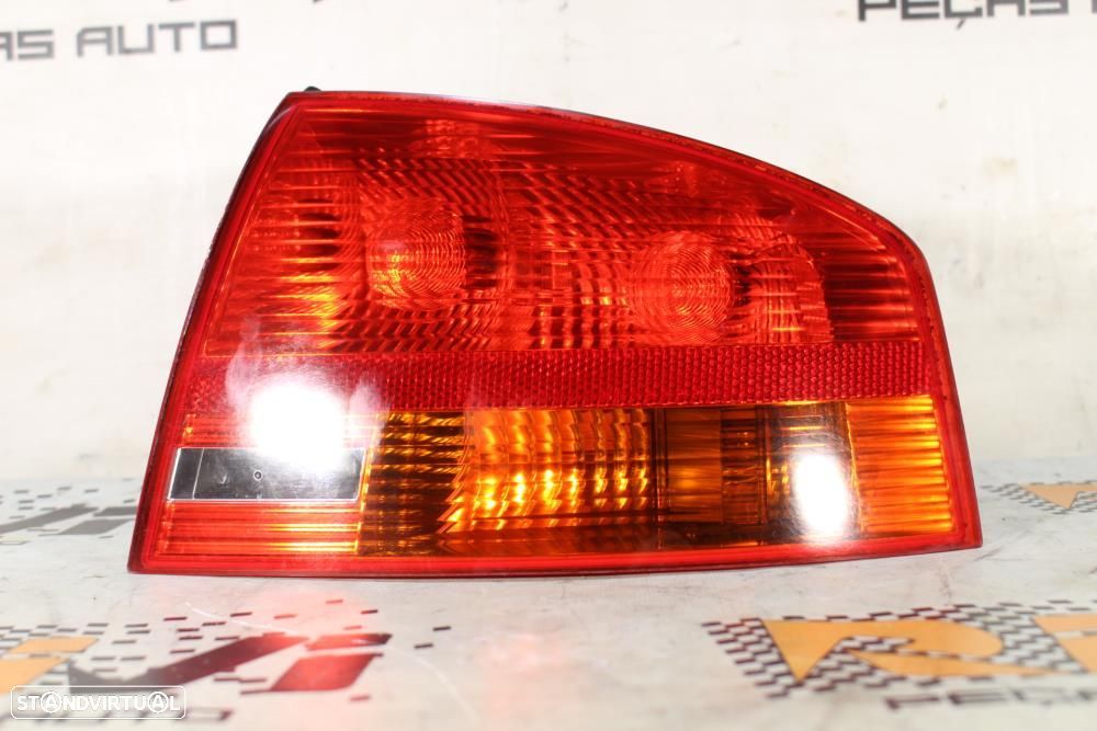 Farolim Direito Audi A4 (8E2, B6)  8E5945096 / Farolim Chassi Passagei - 1