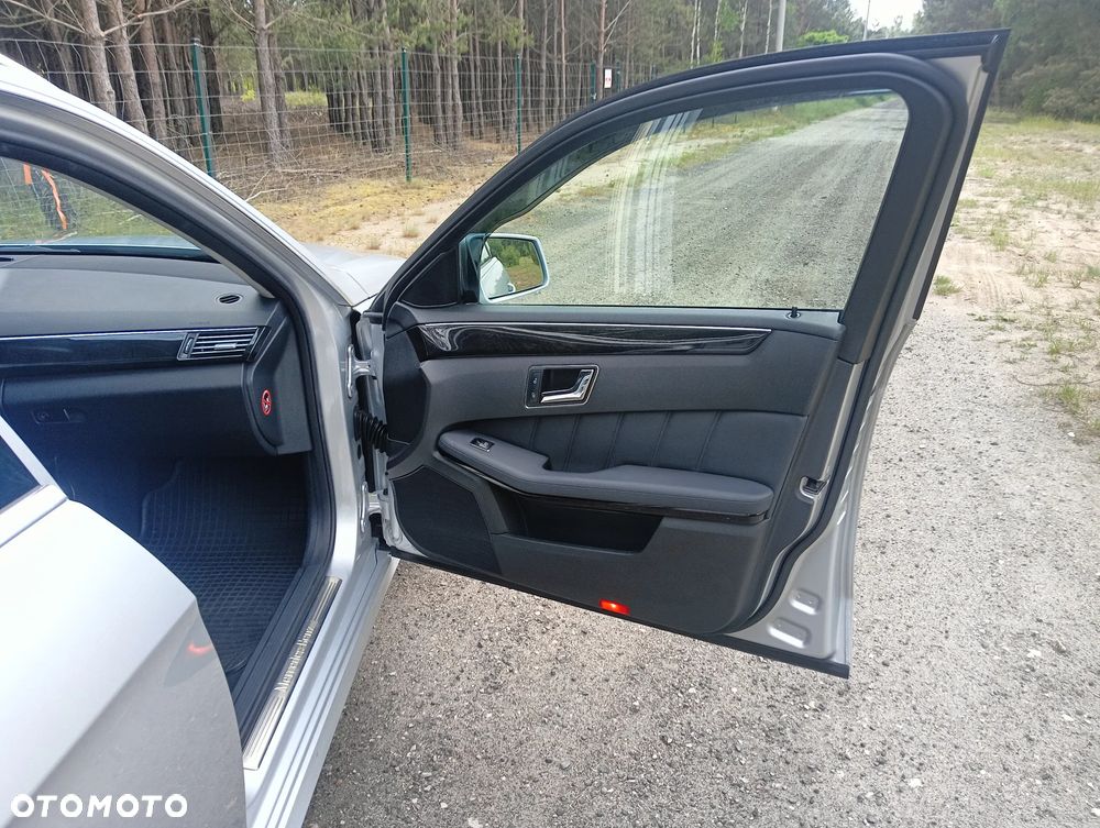 Mercedes-Benz Klasa E 200 BlueEFFICIENCY 7G-TRONIC Elegance - 26