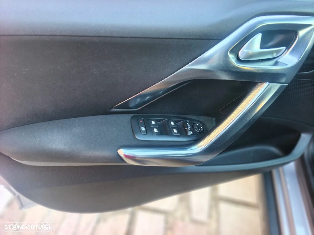 Peugeot 2008 e-HDi FAP 115 STOP & START Allure - 18