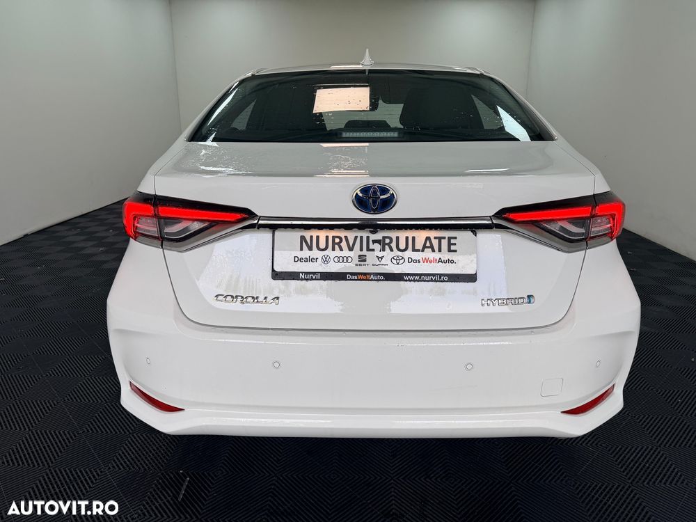 Toyota Corolla 1.8 HSD Business - 11