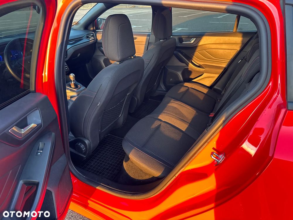 Ford Focus 1.0 EcoBoost Hybrid ST-LINE X - 18