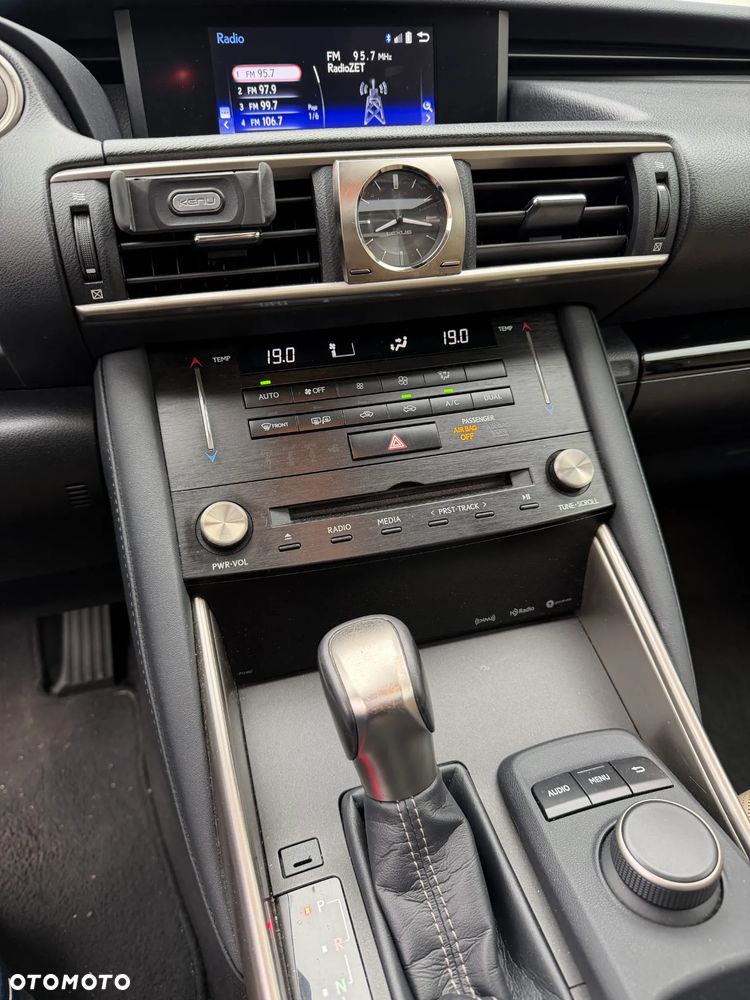 Lexus IS 200t / 300 Prestige - 20