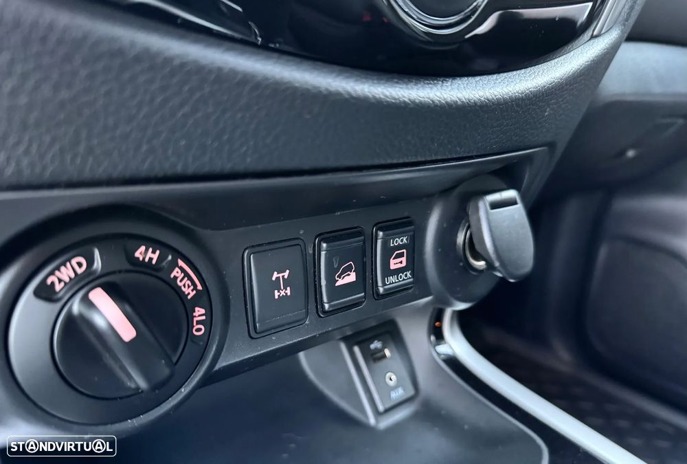 Nissan Navara 2.3 dCi CD 4WD Tekna Auto - 23