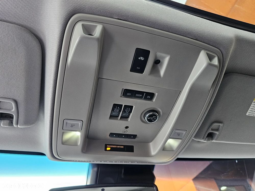 Chevrolet Suburban - 32