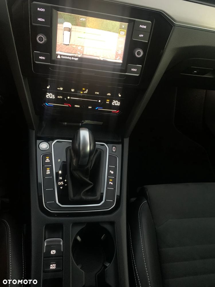 Volkswagen Passat - 33