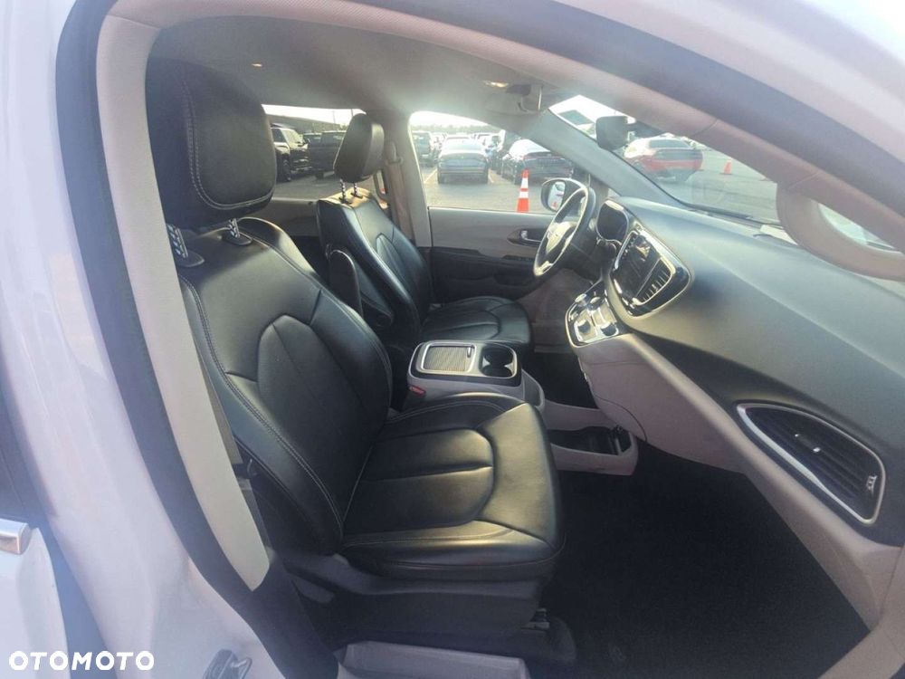 Chrysler Pacifica - 13