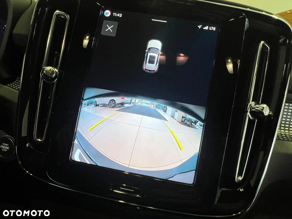 Volvo XC 40 B4 AWD Plus Dark - 34