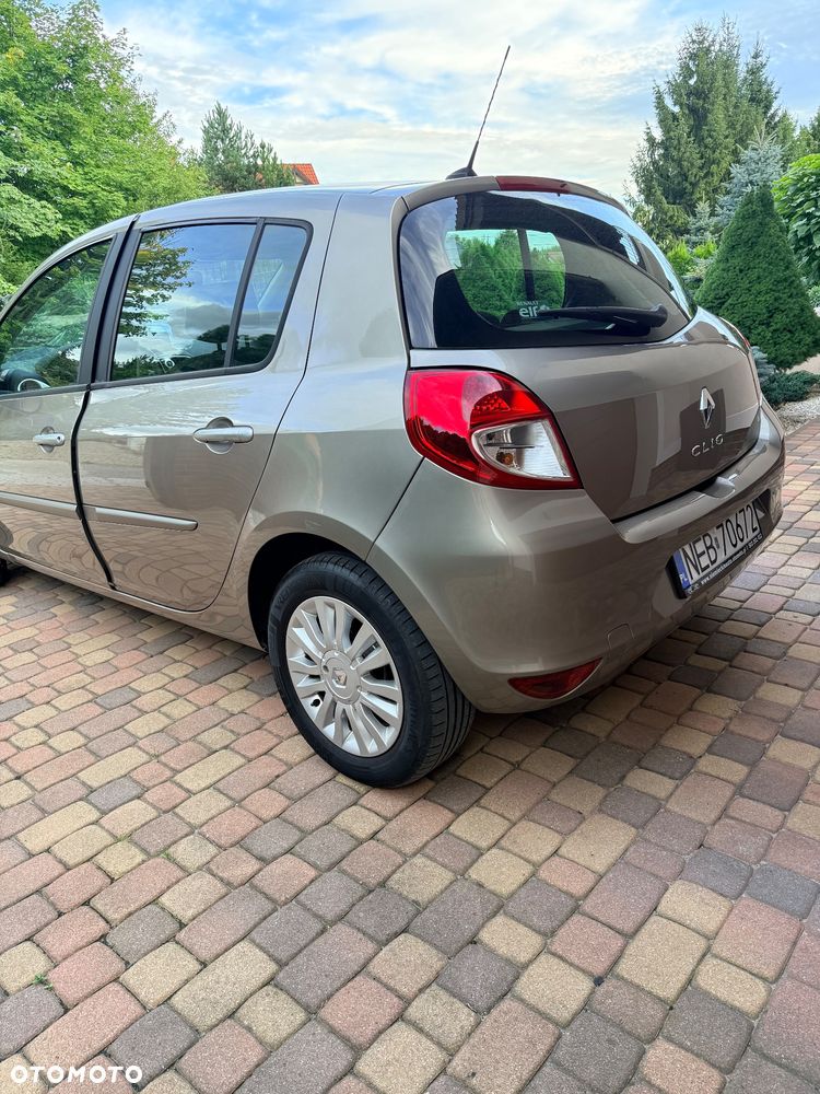 Renault Clio 1.2 16V 75 Dynamique - 9