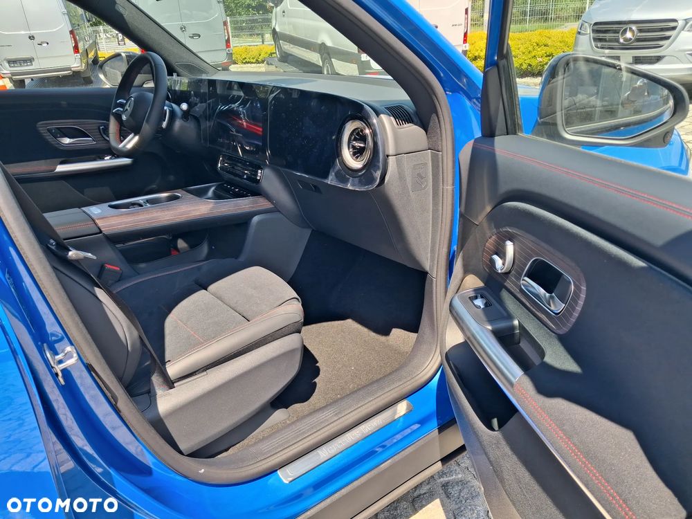 Mercedes-Benz GLB - 16