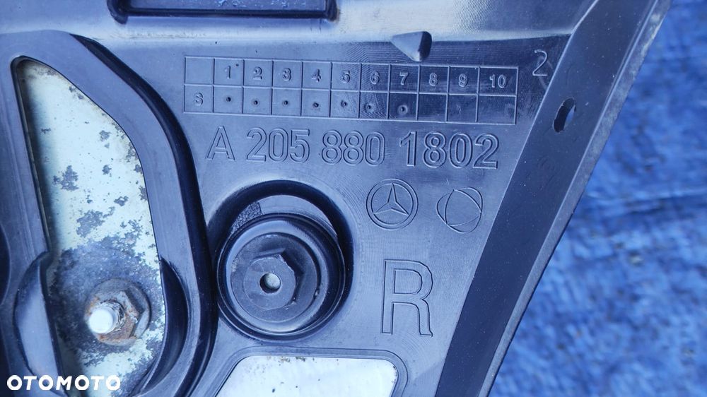 ĆWIARTKA BŁOTNIK ŚLIZG PRAWY TYŁ TYLNY KLAPKA WLEWU PALIWA BIAŁY 149 ORYGINALNY LAKIER  MERCEDES W205 SEDAN - 7