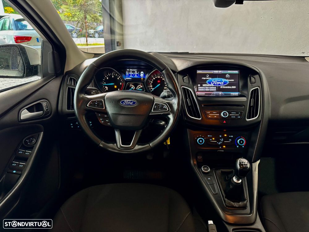 Ford Focus SW 1.6 TDCi DPF S&S Titanium - 11