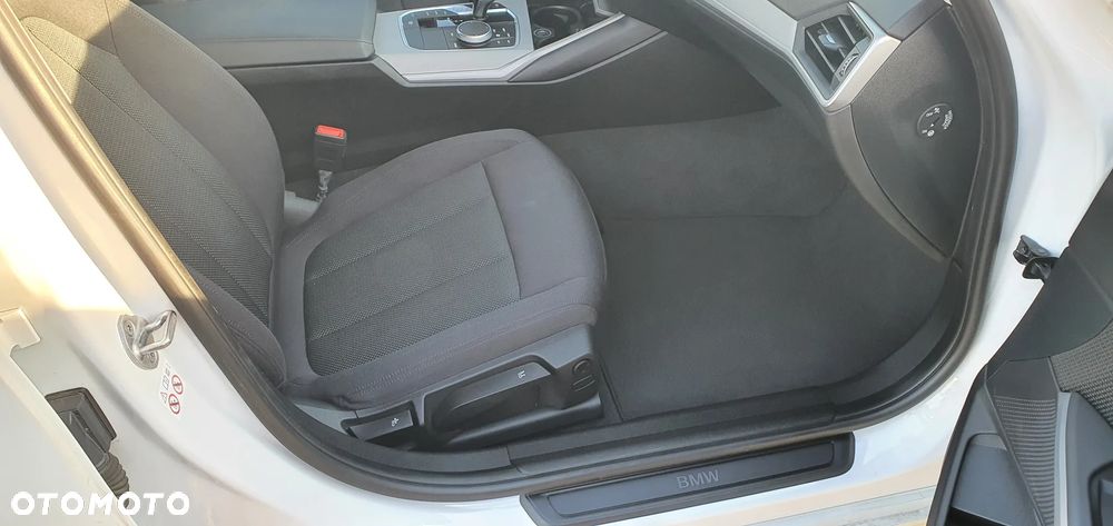 BMW Seria 3 318d - 10