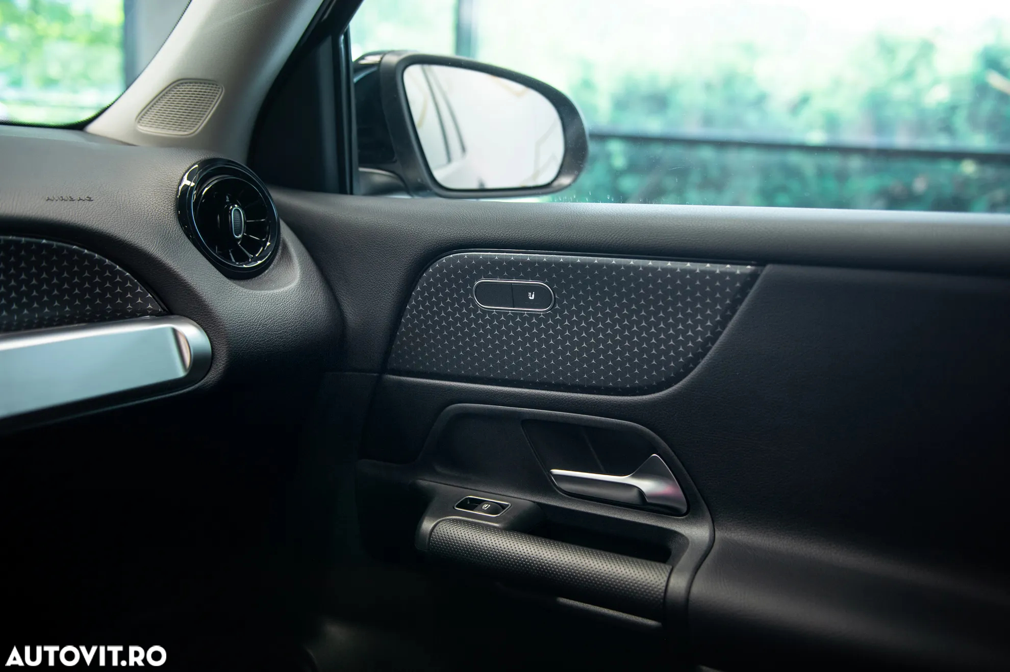 Mercedes-Benz GLB 200 7G-DCT - 27