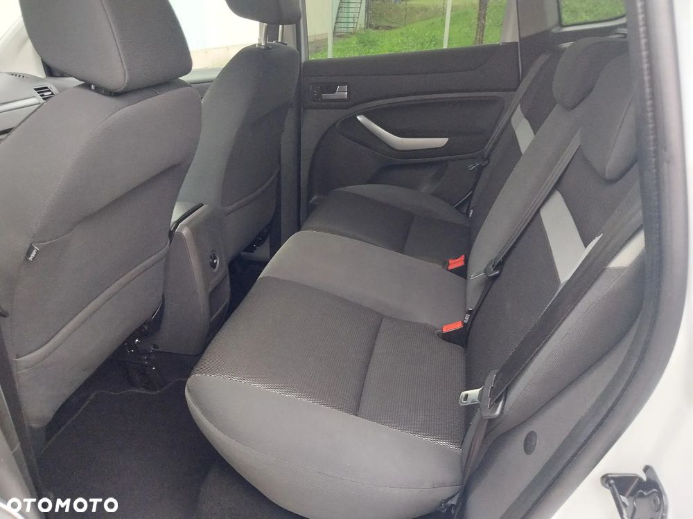Ford Kuga - 12