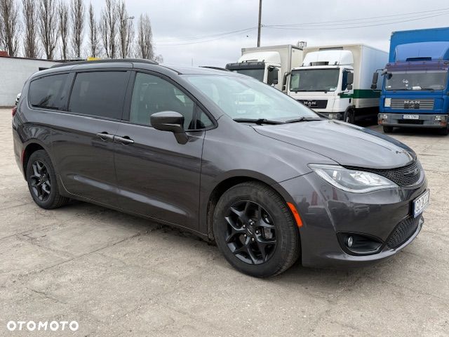 Chrysler Pacifica - 2