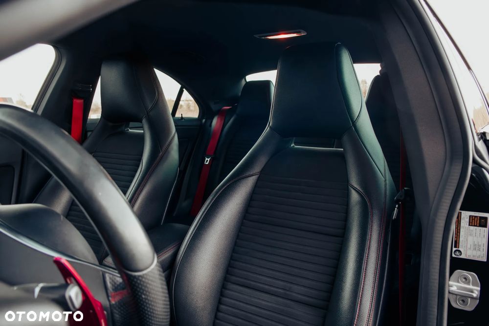 Mercedes-Benz CLA 45 AMG 4Matic 7G-DCT - 17